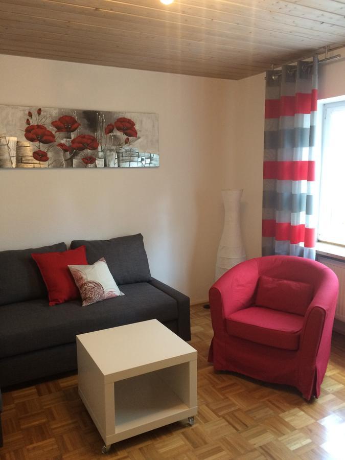 Ferienwohnung Im Gruenen Illschwang Luaran gambar