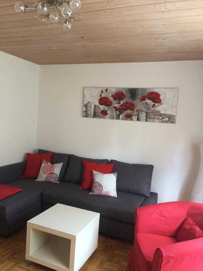 Ferienwohnung Im Gruenen Illschwang Luaran gambar